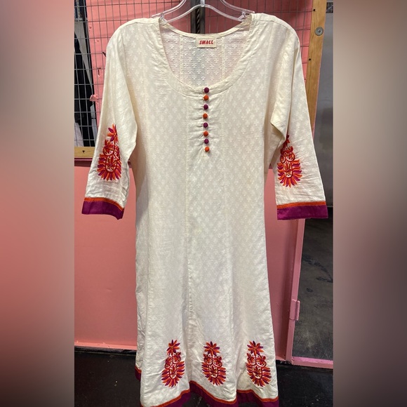 Other - Cream & Red dress